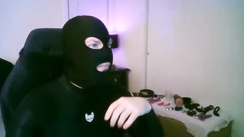 Snapshot of latexminheadroom chatting on 07.01.26 latexminheadroom online show from 07.01.26