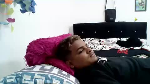 Snapshot of latin_curiousxxx chatting on 09.16.25 latin_curiousxxx online show from 09.16.25