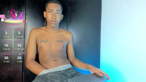 Snapshot of latin_kay1 chatting on 10.08.25 kay online show from 10.08.25