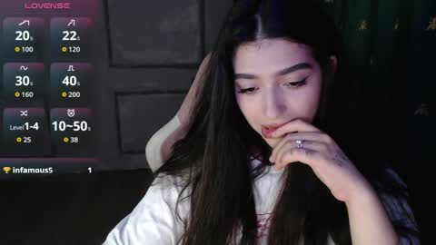 Snapshot of latina_mia chatting on 06.04.26 miiiiiiaaaa online show from 06.04.26