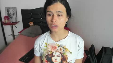 Snapshot of latinaqueen023 chatting on 04.28.26 Luna online show from 04.28.26