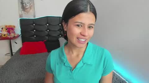 Snapshot of latinaqueen023 chatting on 05.04.26 Luna online show from 05.04.26