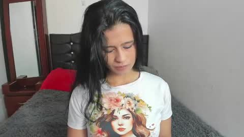 Snapshot of latinaqueen023 chatting on 05.28.26 Luna online show from 05.28.26