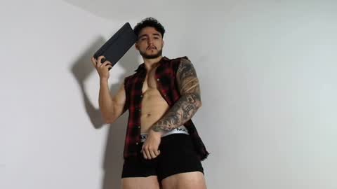 Snapshot of latinboyvip_ chatting on 06.10.26 LatinBoyVIP Colombian online show from 06.10.26