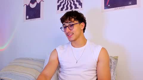 Snapshot of latinguyxl chatting on 09.24.25 Logan online show from 09.24.25