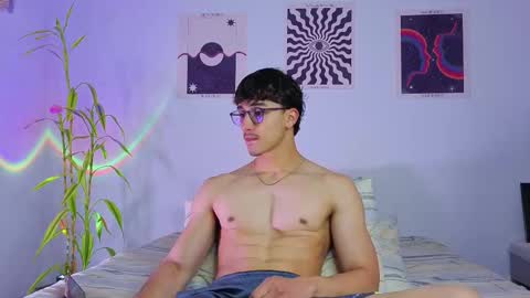 Snapshot of latinguyxl chatting on 09.27.25 Logan online show from 09.27.25