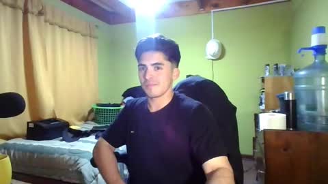 Snapshot of latinn_babe chatting on 05.20.26 latinn_babe online show from 05.20.26