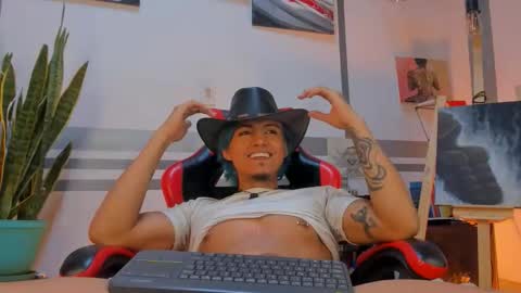 Snapshot of latino_boysmiles chatting on 03.04.26 latino_boysmiles online show from 03.04.26