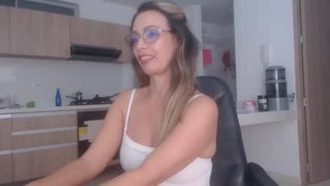 Snapshot of latinpaprika chatting on 02.16.26 latinpaprika online show from 02.16.26