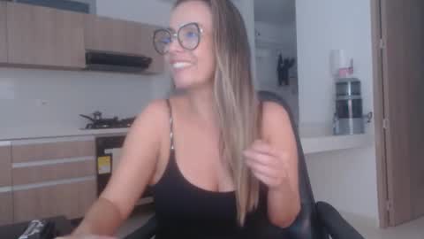 Snapshot of latinpaprika chatting on 02.24.26 latinpaprika online show from 02.24.26