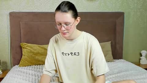 latoriacosner online show from 02.04.26