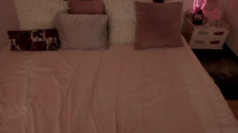 Snapshot of lau_123x chatting on 01.05.25 Laura online show from 01.05.25