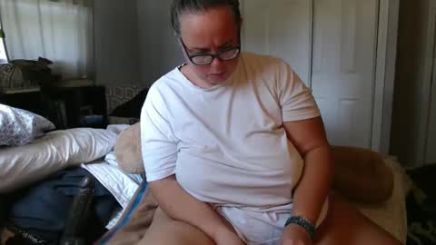 Snapshot of laulauma chatting on 09.19.25 LauLauMa online show from 09.19.25