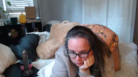 Snapshot of laulauma chatting on 10.29.25 LauLauMa online show from 10.29.25