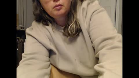 Snapshot of laulauma chatting on 11.04.25 LauLauMa online show from 11.04.25