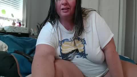 Snapshot of laulauma chatting on 11.06.25 LauLauMa online show from 11.06.25