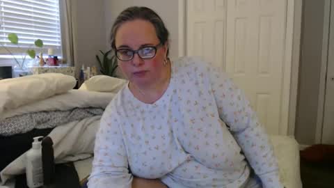 Snapshot of laulauma chatting on 11.11.25 LauLauMa online show from 11.11.25