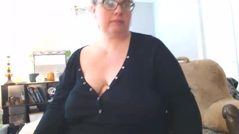 Snapshot of laulauma chatting on 03.13.26 LauLauMa online show from 03.13.26