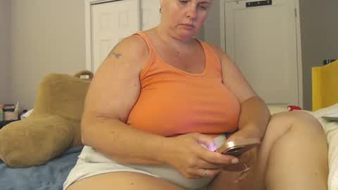 Snapshot of laulauma chatting on 06.20.26 LauLauMa online show from 06.20.26