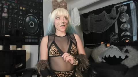 Snapshot of laulopez0 chatting on 11.02.25 Laura Switch Girl online show from 11.02.25