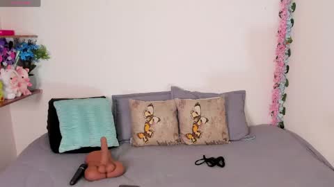laura1__ online show from 05.04.26