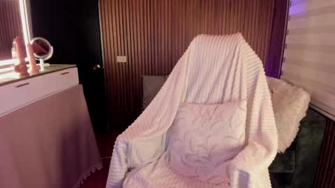 Snapshot of laura__cruz chatting on 02.15.26 laura cruz online show from 02.15.26