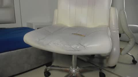 laura__js_ online show from 09.27.25