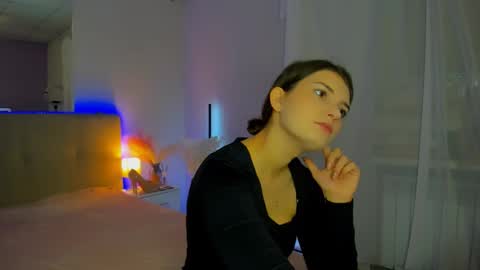 Laura online show from 12.04.25