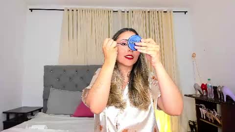 Snapshot of laura__martiinez chatting on 06.26.26 online show from 06.26.26
