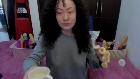 Snapshot of laura_anal_ chatting on 05.20.26 Wen online show from 05.20.26
