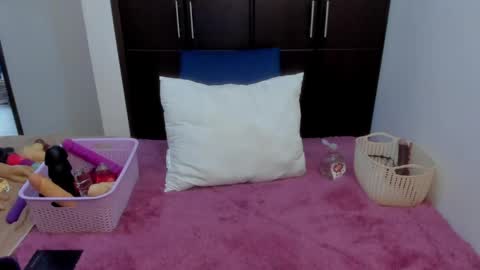 Snapshot of laura_anal_ chatting on 05.21.26 Wen online show from 05.21.26