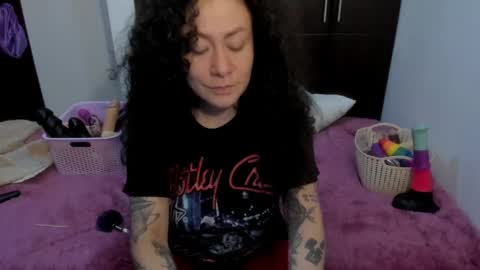 Snapshot of laura_anal_ chatting on 05.22.26 Wen online show from 05.22.26