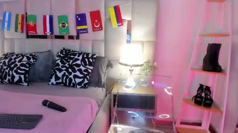 laura_dicardy online show from 06.17.26