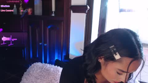 lLAURA online show from 12.12.24