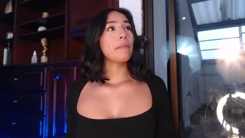 lLAURA online show from 12.12.24