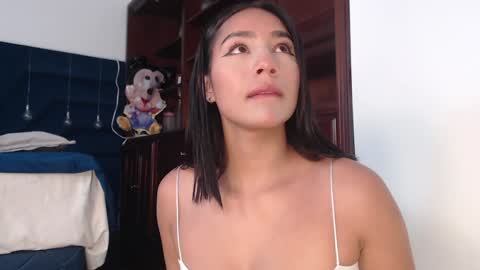 lLAURA online show from 01.04.25