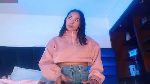 lLAURA online show from 02.06.25