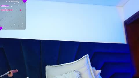 lLAURA online show from 02.14.25