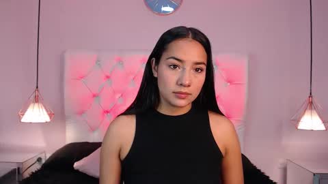 lLAURA online show from 10.22.25