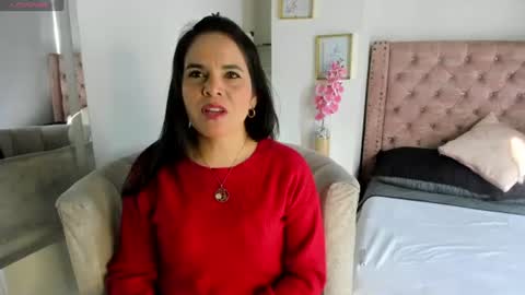 Snapshot of laura_hotties chatting on 06.20.26 laura hotties online show from 06.20.26