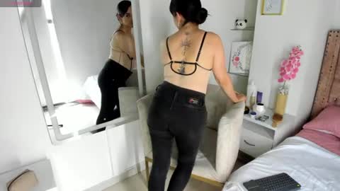Snapshot of laura_hotties chatting on 06.26.26 laura hotties online show from 06.26.26