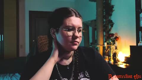 Miss Laura online show from 06.10.26