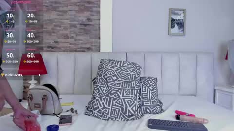 Snapshot of laura_latinhot chatting on 05.20.26 laura latinhot online show from 05.20.26