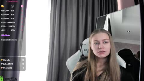 Laura online show from 12.21.25