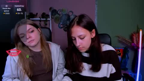 Snapshot of laura_queen_ chatting on 10.06.25 laura_queen_ online show from 10.06.25