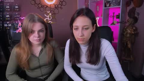 Snapshot of laura_queen_ chatting on 10.08.25 laura_queen_ online show from 10.08.25