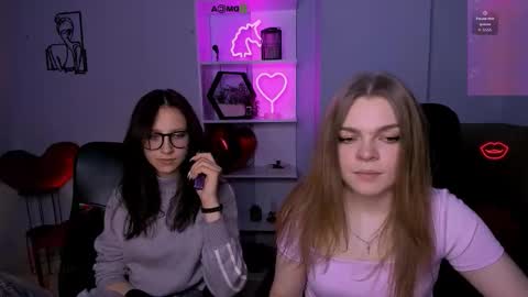 Snapshot of laura_queen_ chatting on 11.25.25 laura_queen_ online show from 11.25.25