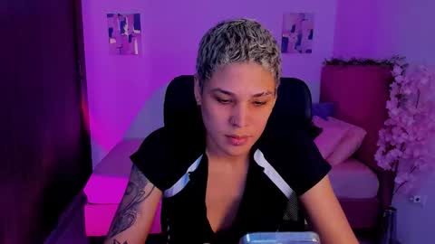 Snapshot of laura_r23 chatting on 10.27.25 Laura Rose online show from 10.27.25