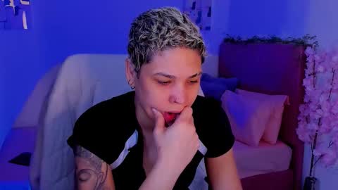 Snapshot of laura_r23 chatting on 10.28.25 Laura Rose online show from 10.28.25