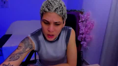 Snapshot of laura_r23 chatting on 11.02.25 Laura Rose online show from 11.02.25